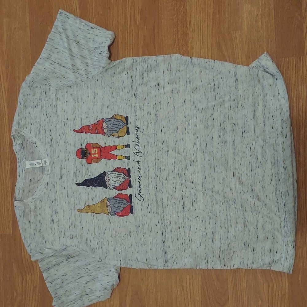 Women's Mahomes shirt size medium